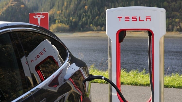 Tesla est présent dans les trois trackers sur les véhicules électriques